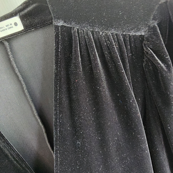 Zara Elegant Black Velvet Blouse - Picture 4 of 5